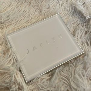 Jaclyn cosmetics highlighter palette